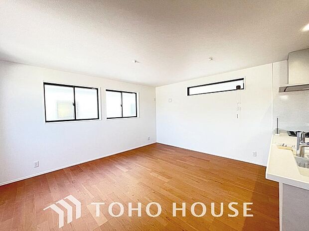 作り手の「気持ちの良いリビングでお過ごししていただきたい」という思いを感じさせます。