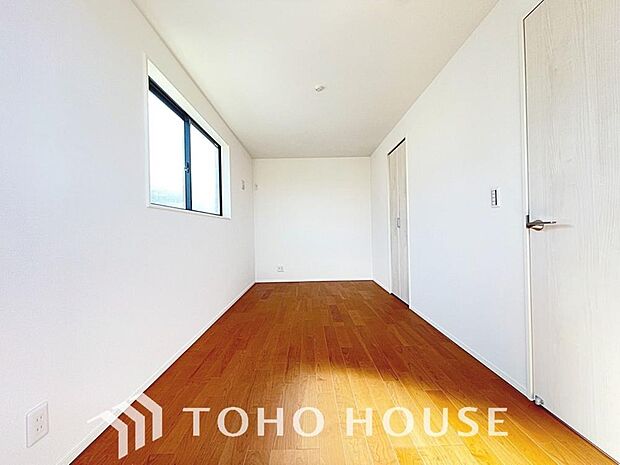 一日の疲れを癒やしてくれる主寝室。時を忘れて過ごす場所として過ごせるお部屋。