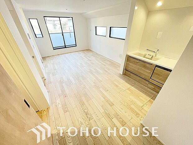 作り手の「気持ちの良いリビングでお過ごししていただきたい」という思いを感じさせます。