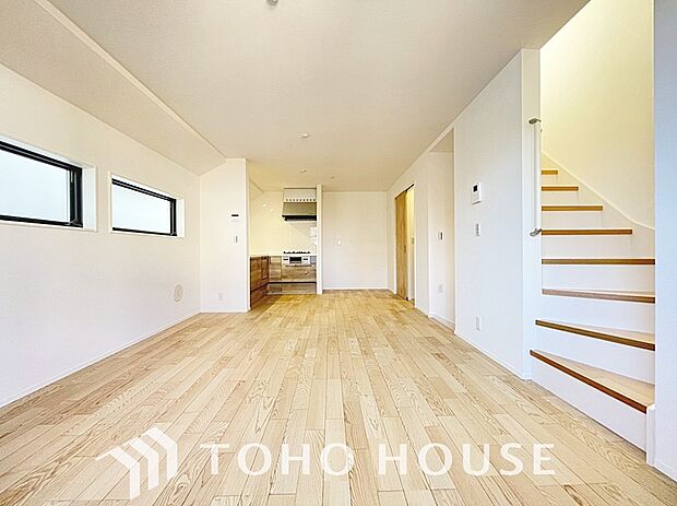 リビングも広く設け、訪れる人々を暖かく迎えてくれます。