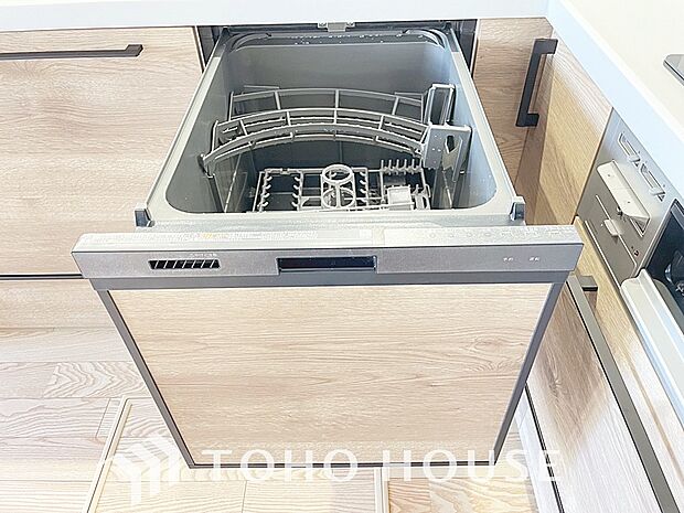 高温水や高圧水流を使う事で効率よく食器洗浄できます。殺菌効果も高いので哺乳瓶等を洗う際にも便利です。