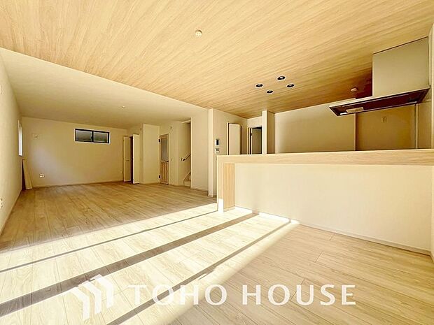 作り手の「気持ちの良いリビングでお過ごししていただきたい」という思いを感じさせます。