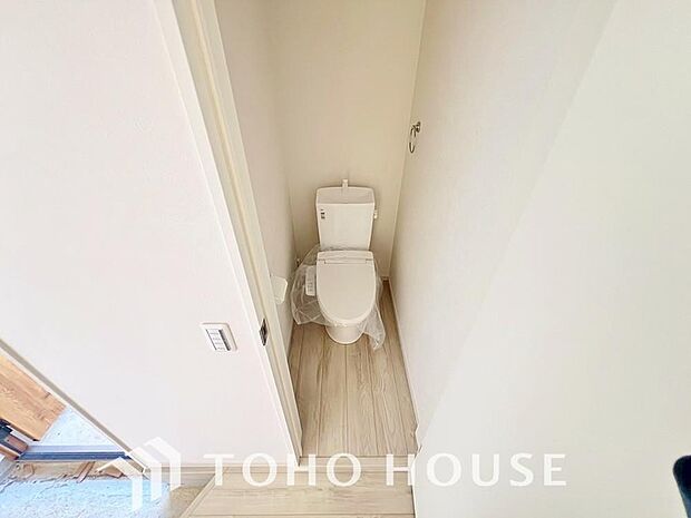 清潔な空間であって頂けますように、目に留まるだけではなく、汚れをふき取り易いフロアと壁紙をチョイス。