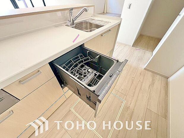 高温水や高圧水流を使う事で効率よく食器洗浄できます。殺菌効果も高いので哺乳瓶等を洗う際にも便利です。