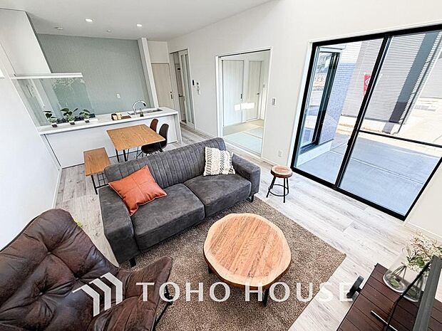 作り手の「気持ちの良いリビングでお過ごししていただきたい」という思いを感じさせます。