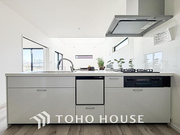 お料理の上手な方が独壇場でお料理の腕を披露するスタイルに向いているキッチンです。