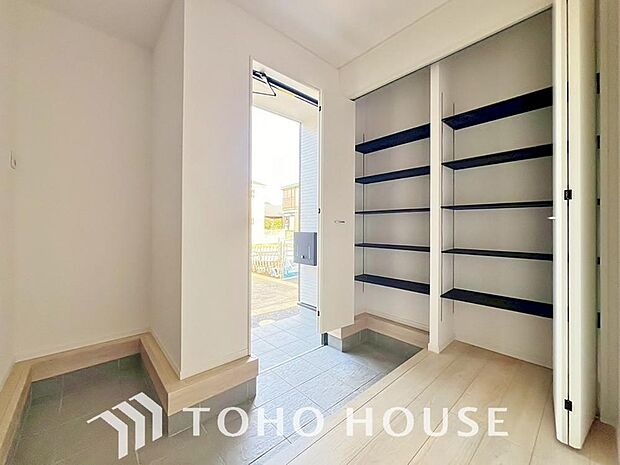 清潔感が溢れ、訪れる者すべてを「安らぎ」と「充実」で包み込みます。