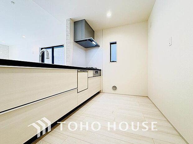 広々キッチンを採用。みんなで作った料理を召し上がりながらの会話は、どのような物になるのでしょうか。