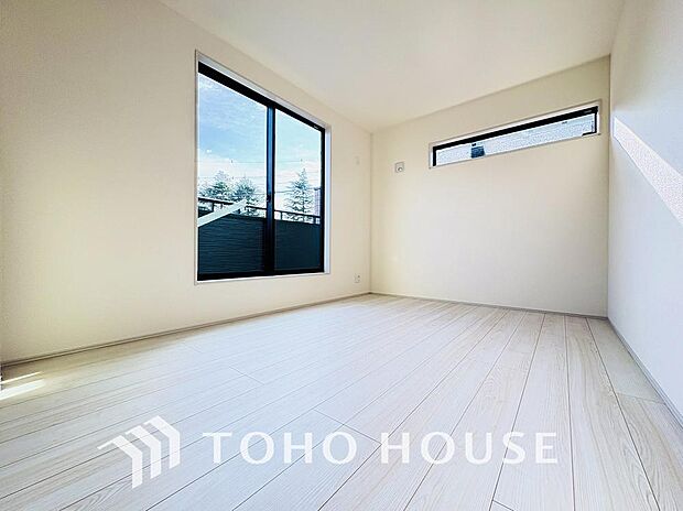 一日の疲れを癒やしてくれる主寝室。時を忘れて過ごす場所として過ごせるお部屋。