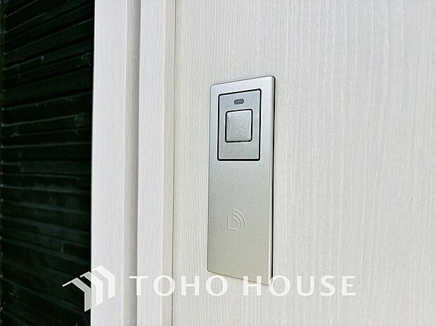 ボタン一つで施錠・解錠できる電子錠は、防犯意識の高まりから補助錠として選ばれることが増えています。