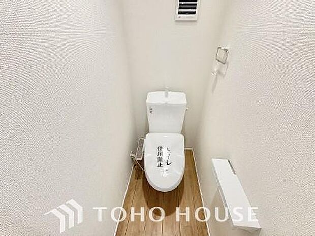 清潔な空間であって頂けますように、目に留まるだけではなく汚れをふき取り易いフロアと壁紙をチョイス。