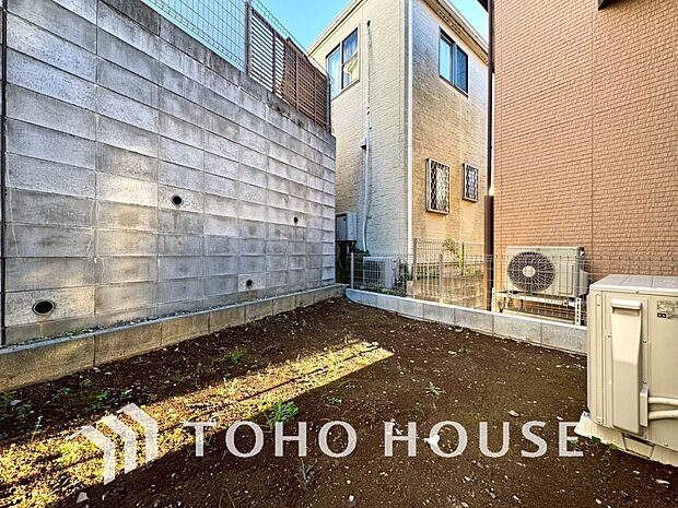 窓の先に庭があると風通しも良く、四季折々の変化も感じとることができそうですね。