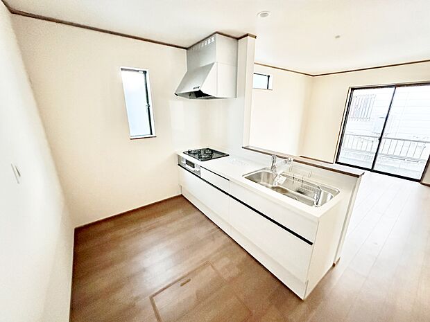 美しく使いやすいキッチン空間。優しい温もりを醸し出すキッチンは料理の為の配慮を随所に注ぎました。