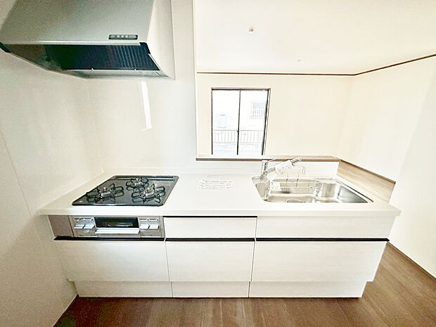 充実した収納スペースを搭載したシステムキッチンは、日々の家事がはかどります。