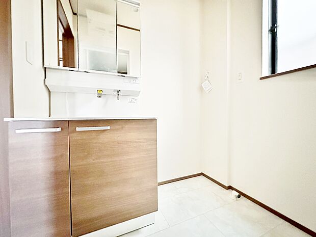 シンプルだからこそ使いやすい。スタンダードなデザインの洗面台はお掃除もしやすくいつも清潔。