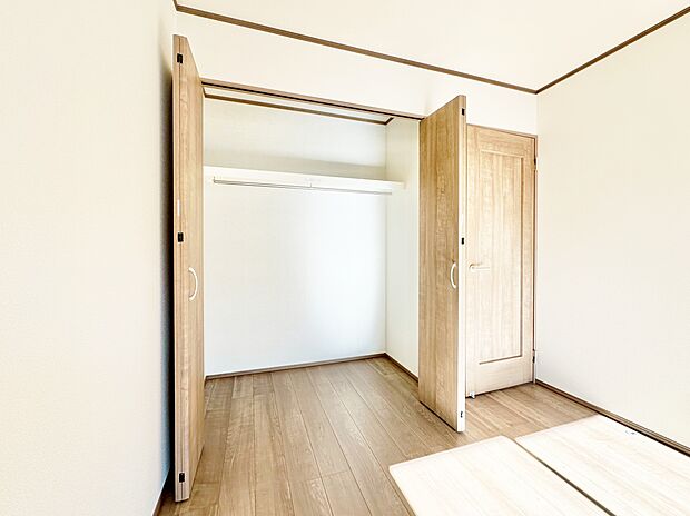 少しでも空いているスペースを収納にすることで、無駄のない空間を演出しております。