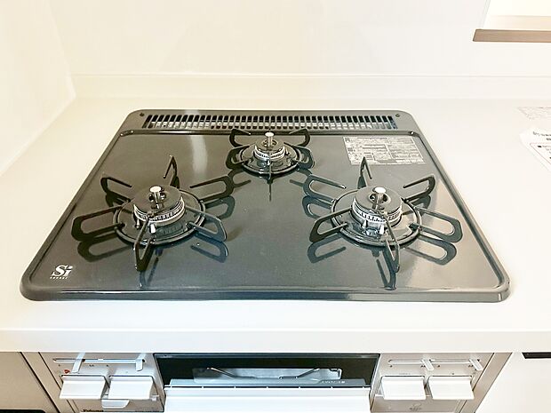 毎日料理をする、料理が好き、家族が多くて量を作る必要がある、等の方々にとっては必須の3口コンロ。