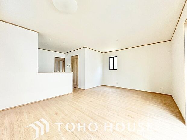 広いＬＤＫでは家族が集まり一緒の時間を過ごせる工夫がされております。