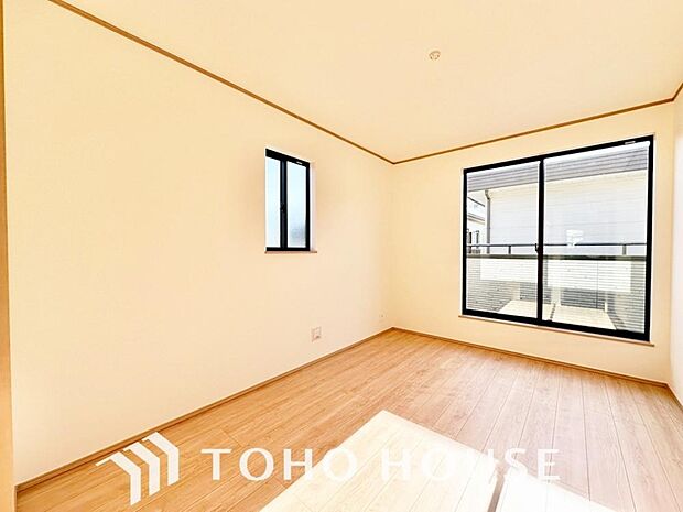 快適な光を取り入れ、心地よい風を取り入れます。心と体をゆったりと安らげる寝室。