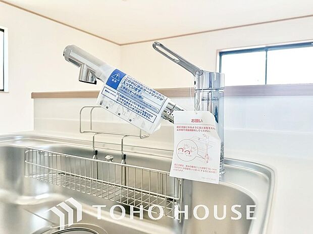 浄水器ボタンひとつで浄水と原水に切り替えられる浄水器一体型水栓を使用。