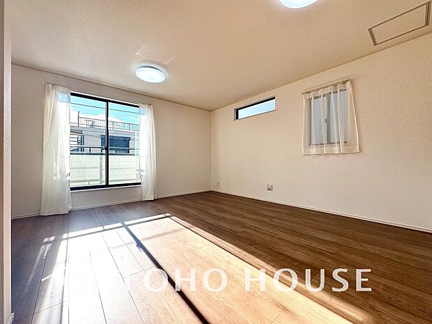 リビングも広く設け、訪れる人々を暖かく迎えてくれます。