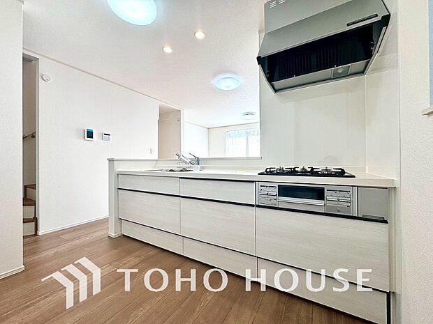 広々キッチンを採用。みんなで作った料理を召し上がりながらの会話は、どのような物になるのでしょうか。