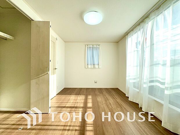 一日の疲れを癒やしてくれる主寝室。時を忘れて過ごす場所として過ごせるお部屋。