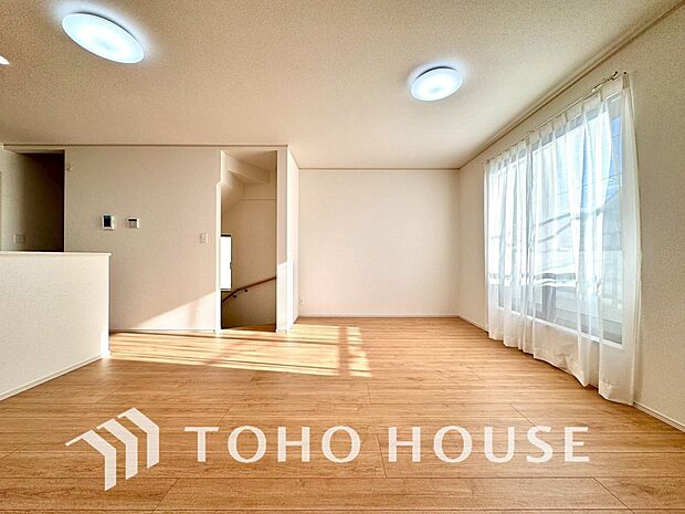 光と風があふれる開放的なリビングダイニングには自然と家族みんなが集まってきます。