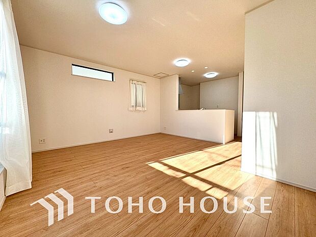 作り手の「気持ちの良いリビングでお過ごししていただきたい」という思いを感じさせます。