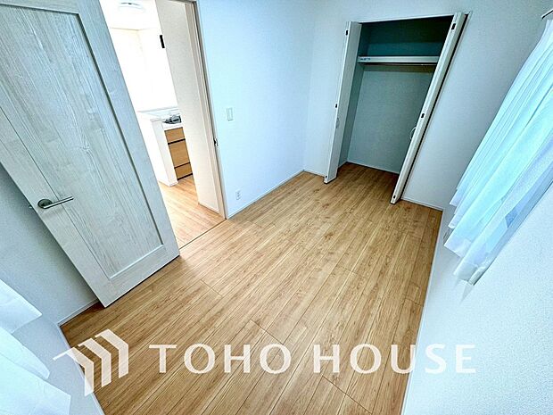 一日の疲れを癒やしてくれる主寝室。時を忘れて過ごす場所として過ごせるお部屋。