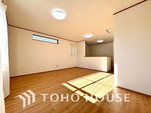 ＬＤＫでは家族が集まり、明るく穏やかな空気のなかで飲んだり、食べたり、笑ったり。