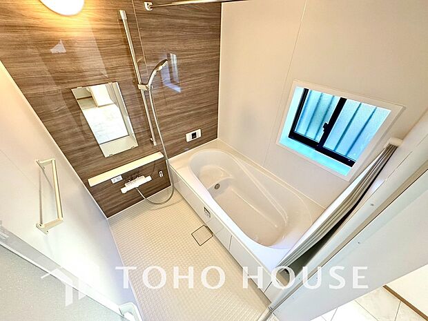 一日の疲れを癒すための心地よいバスタイムを演出する浴室はゆとりあるサイズを採用。