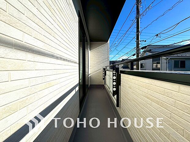 陽光に愛され、環境に恵まれ、家族に包まれた邸宅は、どんなに月日が経っても色褪せる事なく輝き続けます。