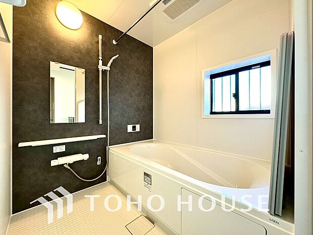 心地よいバスタイムを演出する浴室はゆとりあるサイズを採用。