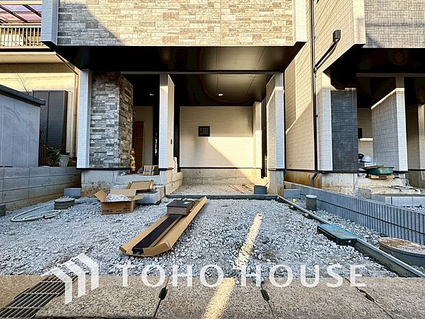 愛車を雨や風、紫外線から守り、セキュリティ面でも安心です。ちょっとしたDIYをするスペースとしても。