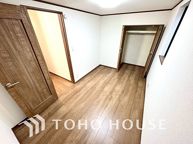 家具の配置のし易い室内です。趣味の部屋としても充分な広さを確保しております。