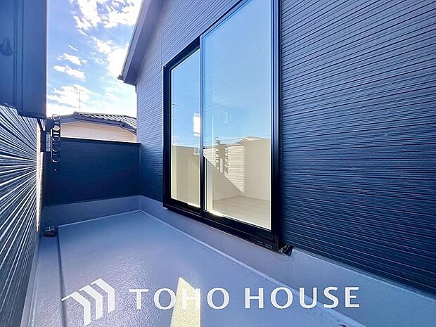 太陽に愛された邸は、陽当り、通風に優れた魅力的で快適さを追求した邸宅です。