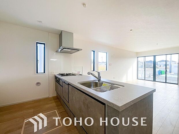 お料理の上手な方が、独壇場でお料理の腕を披露するスタイルに向いているキッチンです。