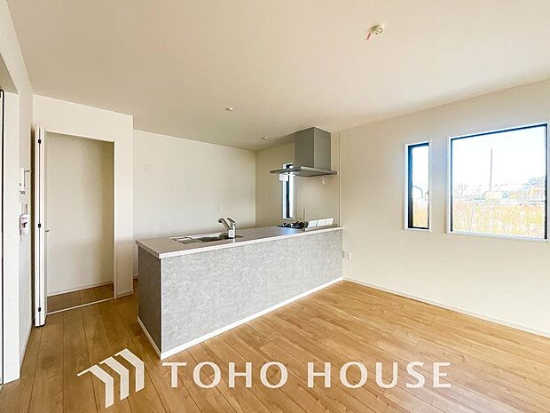 家は、ただ生活する場ではなく、笑顔の毎日、安らぎの日々のために、暮らしを愉しく、快適にする場所。