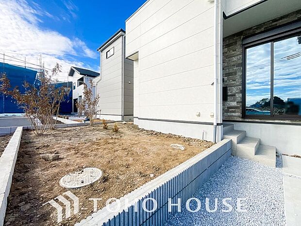 めまぐるしく過ぎ行く日々の中で、休息と癒しを提供してくれる空の下のプライベート空間があります。