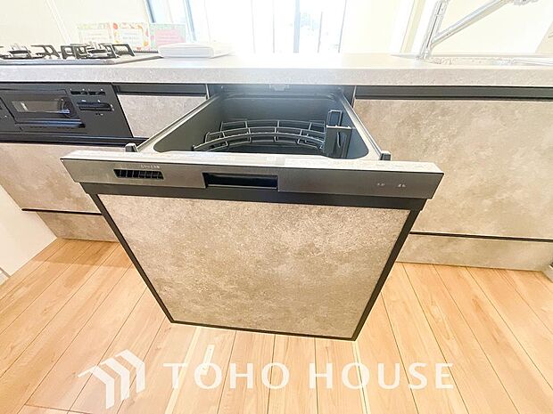 高温水や高圧水流を使う事で効率よく食器洗浄できます。殺菌効果も高いので哺乳瓶等を洗う際にも便利です。