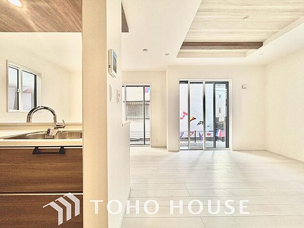 作り手の「気持ちの良いリビングでお過ごししていただきたい」という思いを感じさせます。