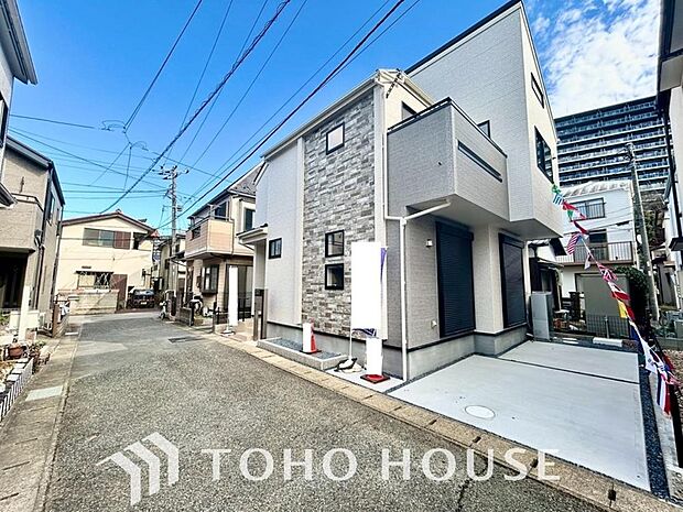 周辺環境とのコラボレーションにより明るく開放的な空間を演出しております。