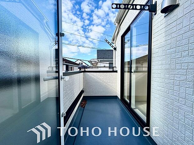 夜空の煌めきや、室内への通風や採光へ一役。ガーデニング等も充分に楽しめる広さを確保しております。