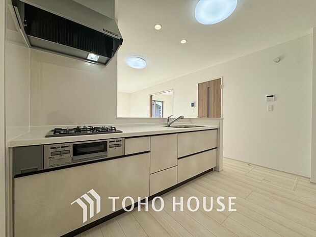 お料理の上手な方が独壇場でお料理の腕を披露するスタイルに向いているキッチンです。