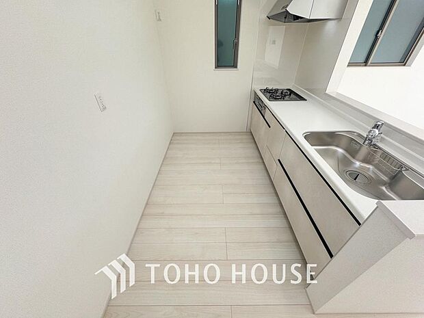 広々キッチンを採用。みんなで作った料理を召し上がりながらの会話は、どのような物になるのでしょうか。