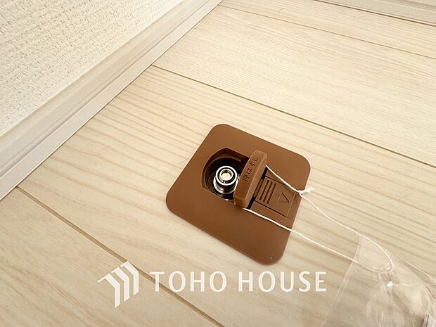 リビングには、ガスコックがございます。ガスファンヒーター等を利用する際にあると役立ちます。