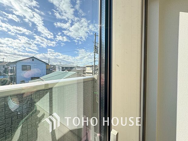 複層ガラスは結露を抑えたり、遮音にも効果を発揮します。