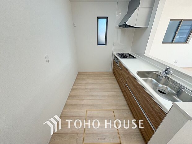 広々キッチンを採用。みんなで作った料理を召し上がりながらの会話は、どのような物になるのでしょうか。