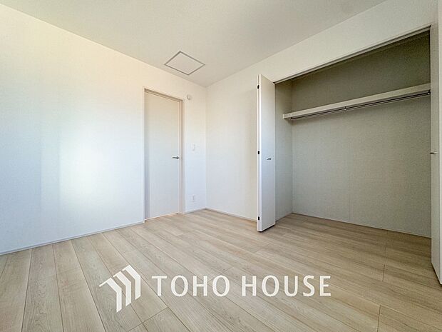 お子様の心と身体を見守る子供部屋として、小さな自立心を育むお部屋作りを見越してご覧下さい。